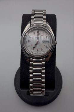 Vintage Ladies Seiko 7N83 in Silver Tone