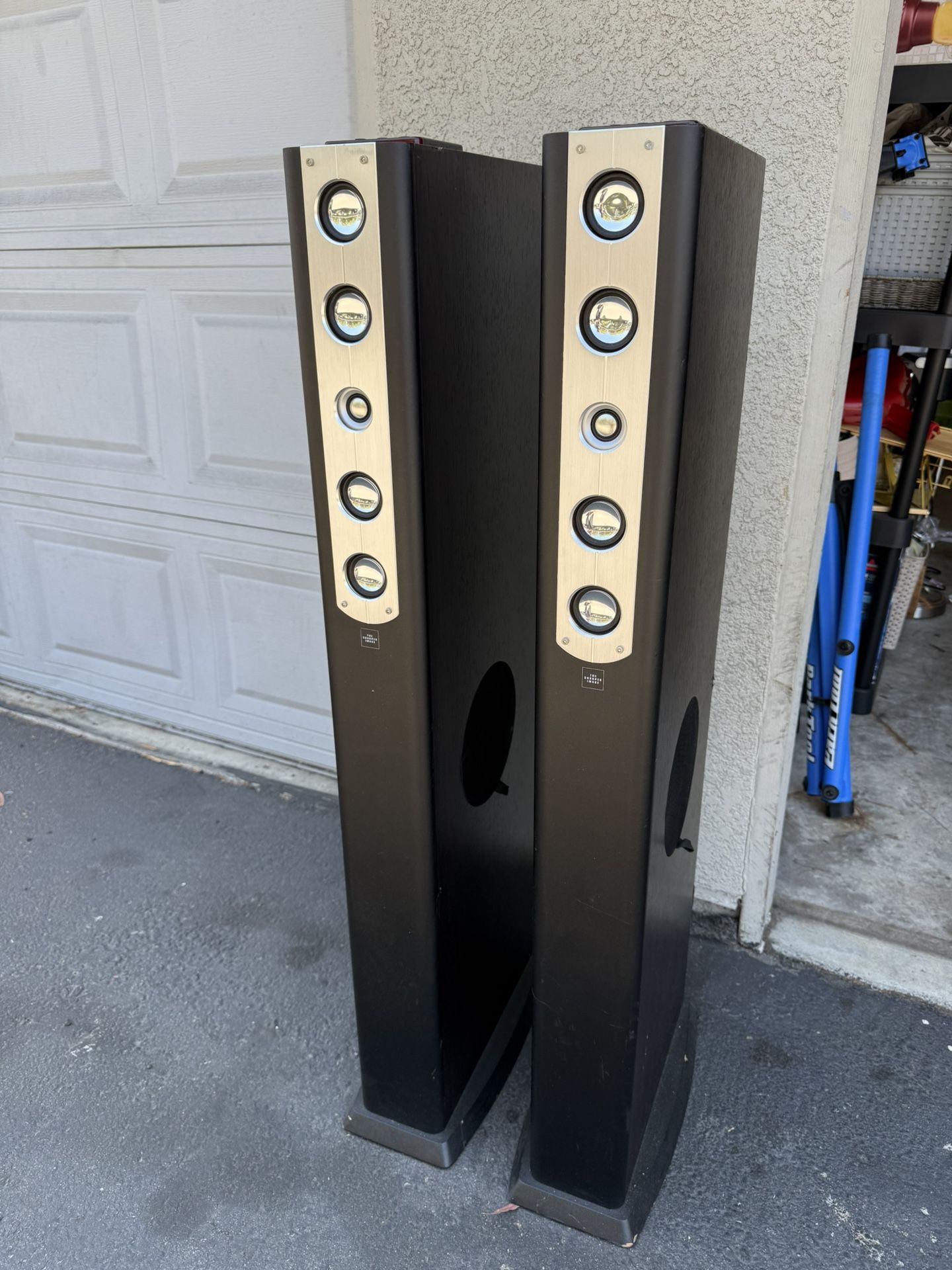 2 Speakers Good Condition