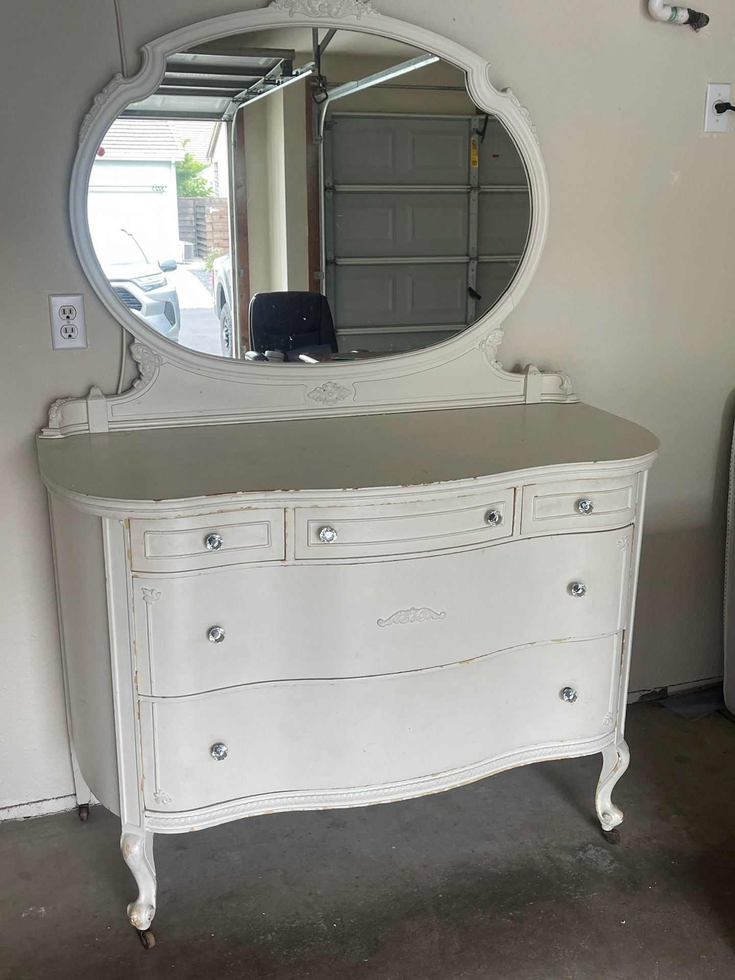 Shabby chic dresser