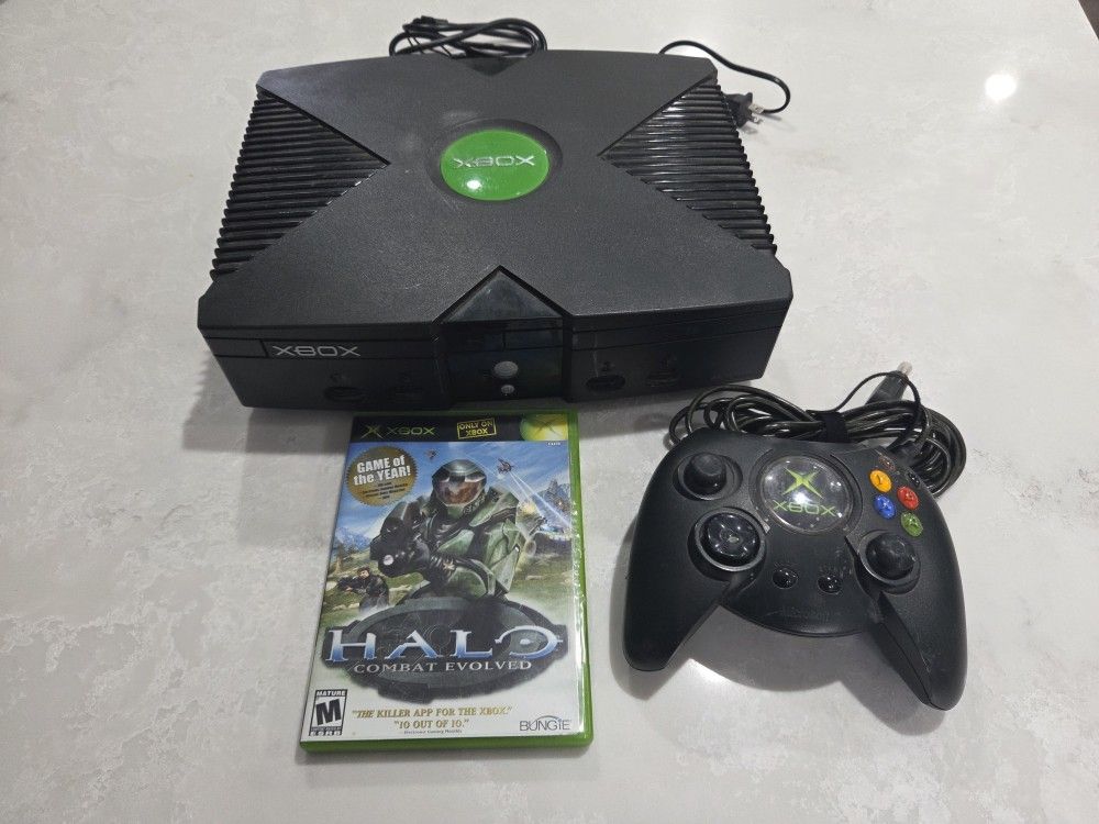 Original Xbox With Duke Controller And HALO Combat Evolved