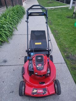 Lawnmover Toro Self Propelled with new  whells in Excellents Conditions