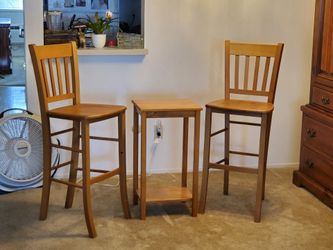 Set of Barstools and Table - pick up near Lake Murray