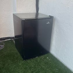 Mini Fridge (black)