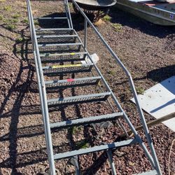 10 steps metal great for that state bank down to the river