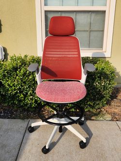 Steelcase series 1 office chair with headrest /standing desk chair /stool