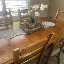 Dining room 6 Chairs Wit table Light browm 