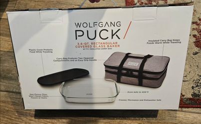 Wolfgang Puck 3.6 quart covered glass Baker