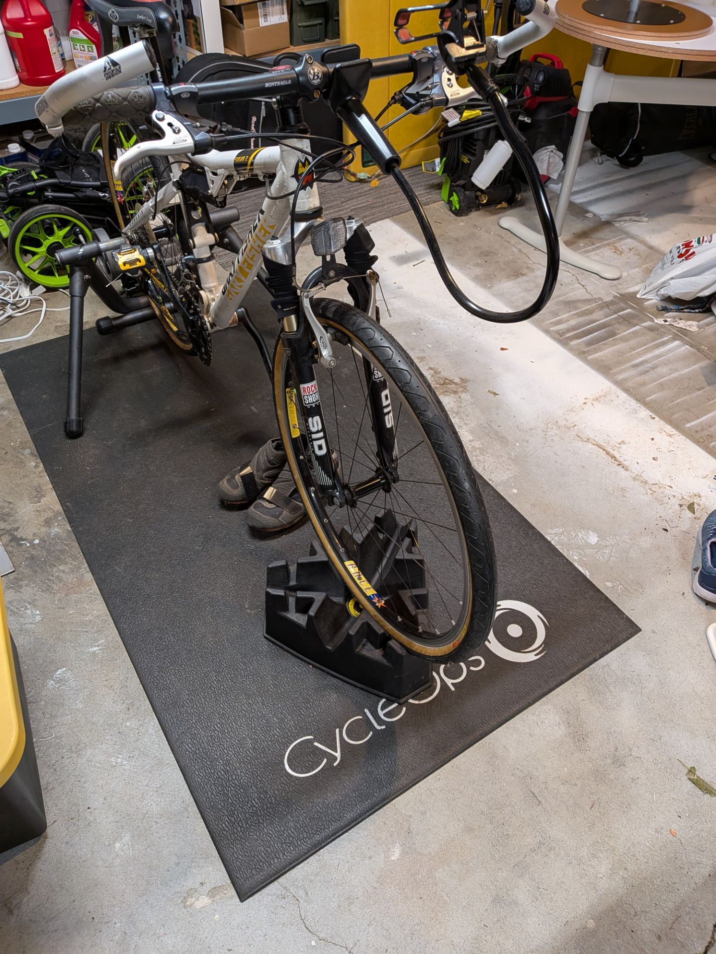 Cycle ops Fluid 2 indoor bike trainer and accessory bundle