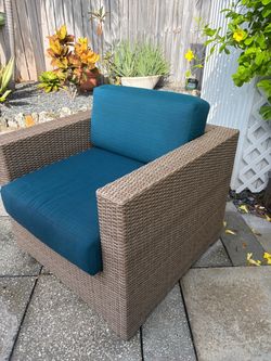 Outdoor Wicker Lounge Chair with Cushions