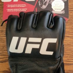 UFC WOMENS STRAWWEIGHT FIGHT GLOVES!