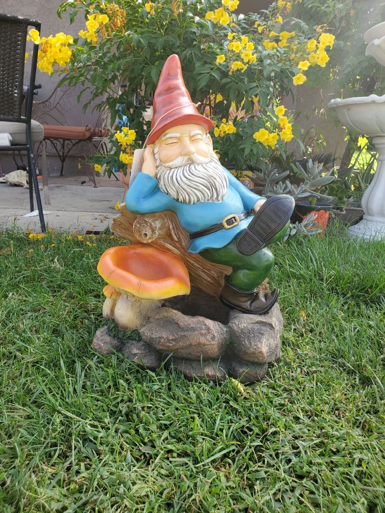 Brand new gnome water fountain 27 inches tall