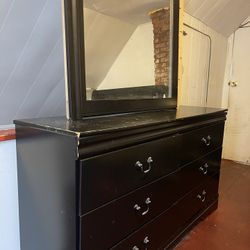 Black Dresser With Mirror 