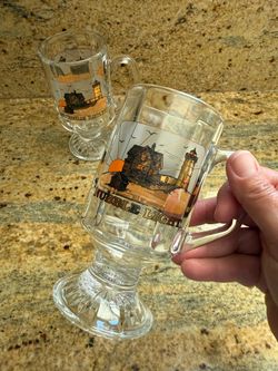 Set of 2 “Nubble Light” glass mugs