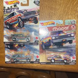 HOT WHEELS DRAG STRIP (2)  64’ NOVAS AND 73’ PLYMOUTH DUSTER