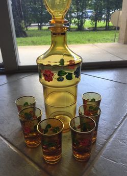 Decanter with 6 shot glasses