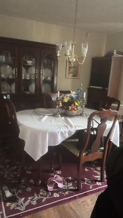 Traditional Wood Dining Table and Chairs Set