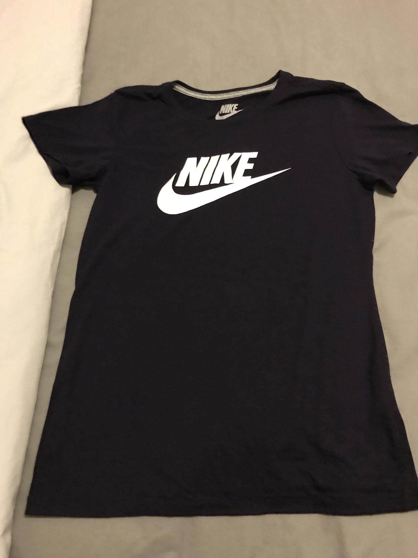 Nike t shirt new never used size medium