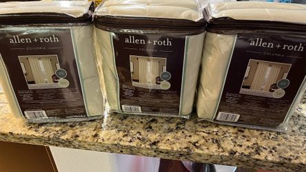 Ivory- Double Lined Pole Top Panel Doble panneau passe-pôle doublé Panel superior doble recubierto para varilla 54 in x 84 in • 137 cm x 213 cm