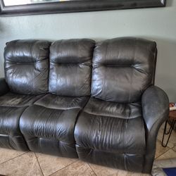 Reclining Sofa A Little Worn But No Holes Works Great And Ver Comfortable 