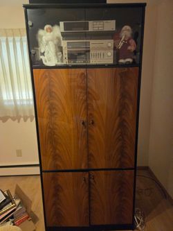Entertainment center