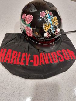Beautiful HARLEY DAVIDSON Ladies Motorcycle DOT Helmet Size XL! Great Condition! Comes with bag!
