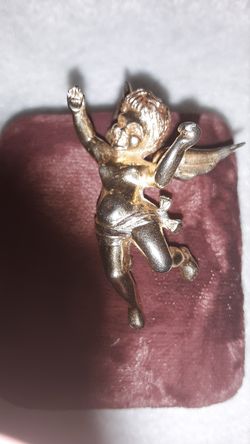 Old cupid brooch/pin