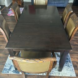 Dining Room Table & Chairs 