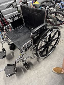 Drive Medical Sentra Bariatric Extra Heavy-Duty Wheelchair