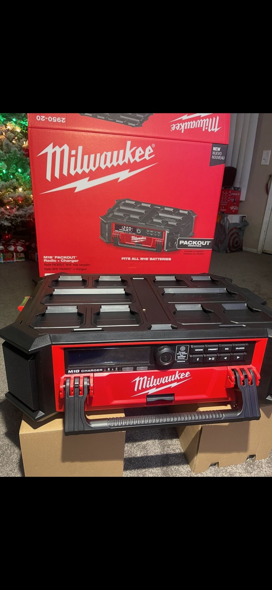 Milwaukee 18v Cordless PACKOUT Radio/Speaker with Built-In Charger