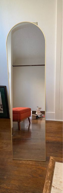 Full body mirror PICKUP IN LQA/BELLTOWN ONLY