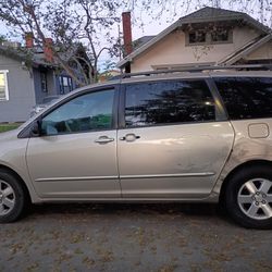 2004 Toyota Sienna 