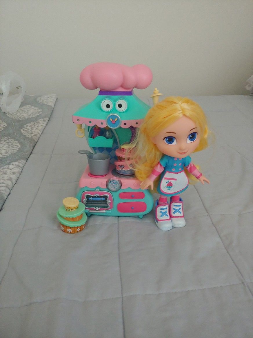 Disney Junior Alice’s Wonderland Bakery 10-inch Alice & Magical Oven Doll and Accesory Set, Kids Toys for Ages 3 Up by Just Play
