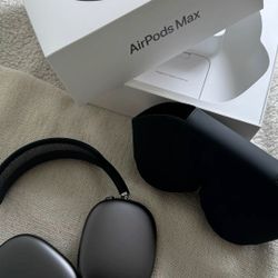 Black AirPod Maxes