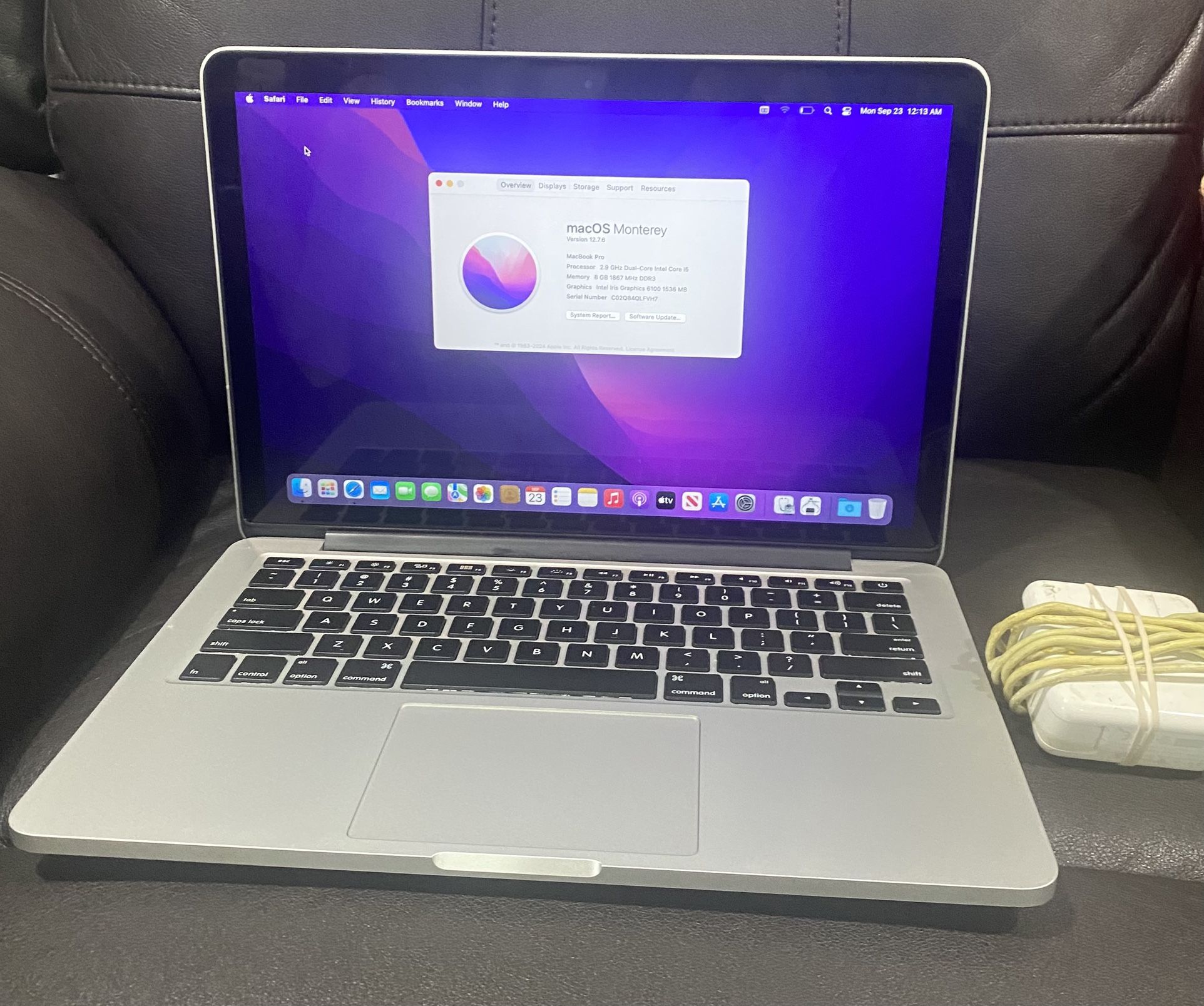 2015 Apple MacBook Air 13 inch / Dual Core i5/ 8 GB / 128GB SSD. MacOS Monetary
