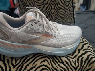 Women's sneaker