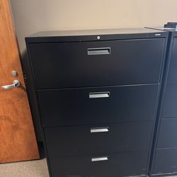 4 Drawer File Cabinet W/key