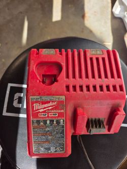 Milwaukee m12 m18 charger