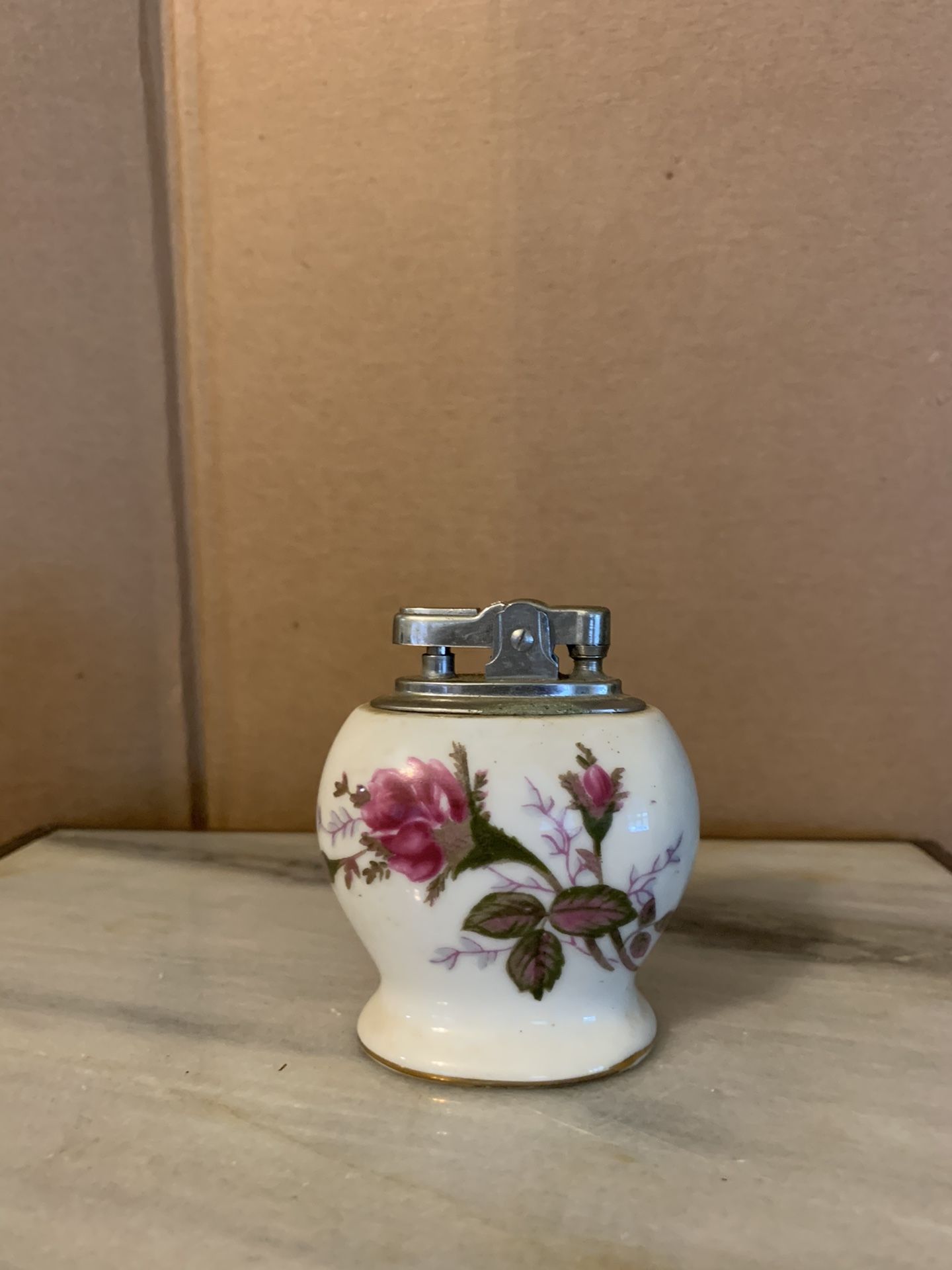 Vintage table lighter