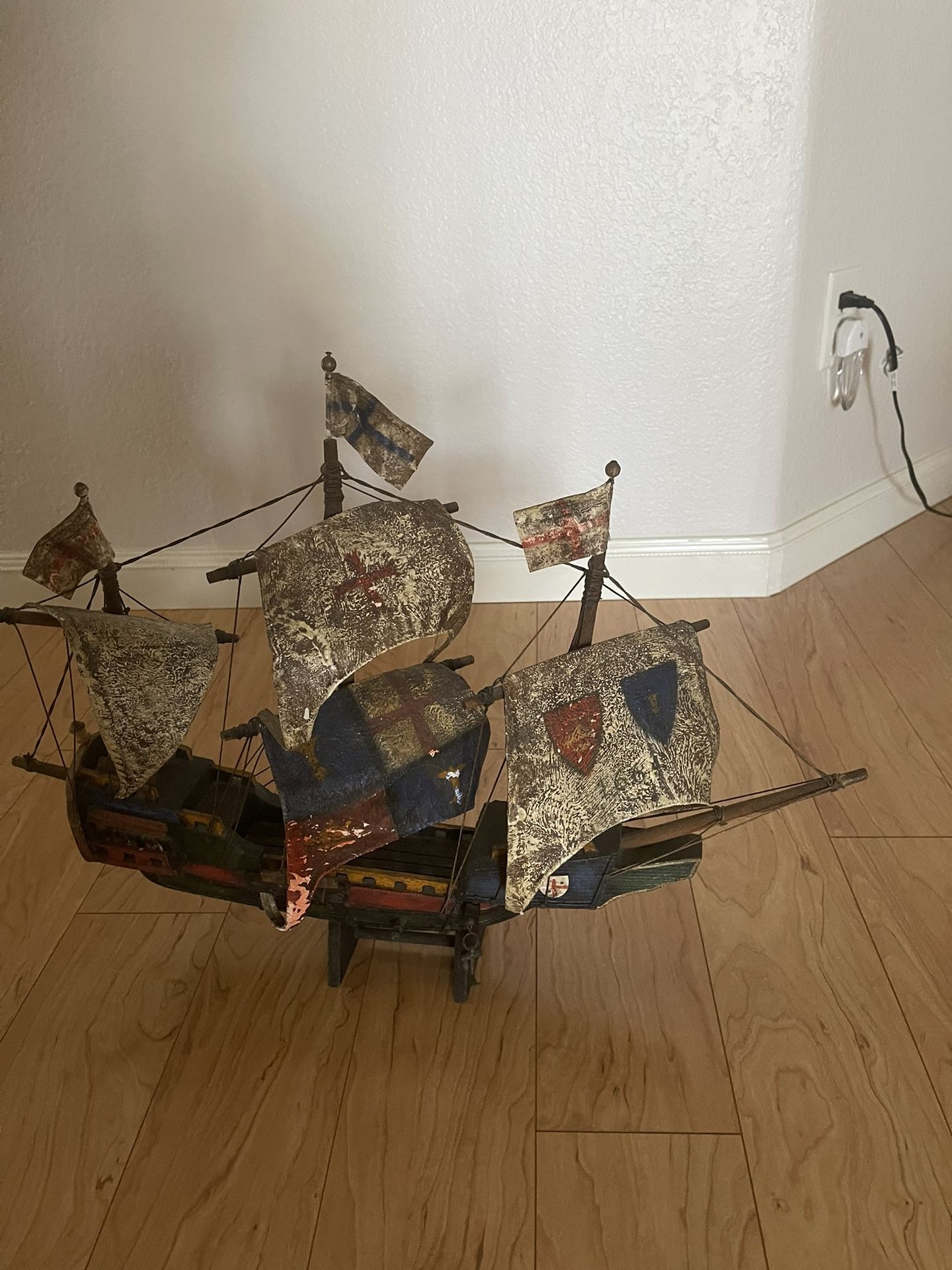 OLD SHIP WOOD AND LEATHER
