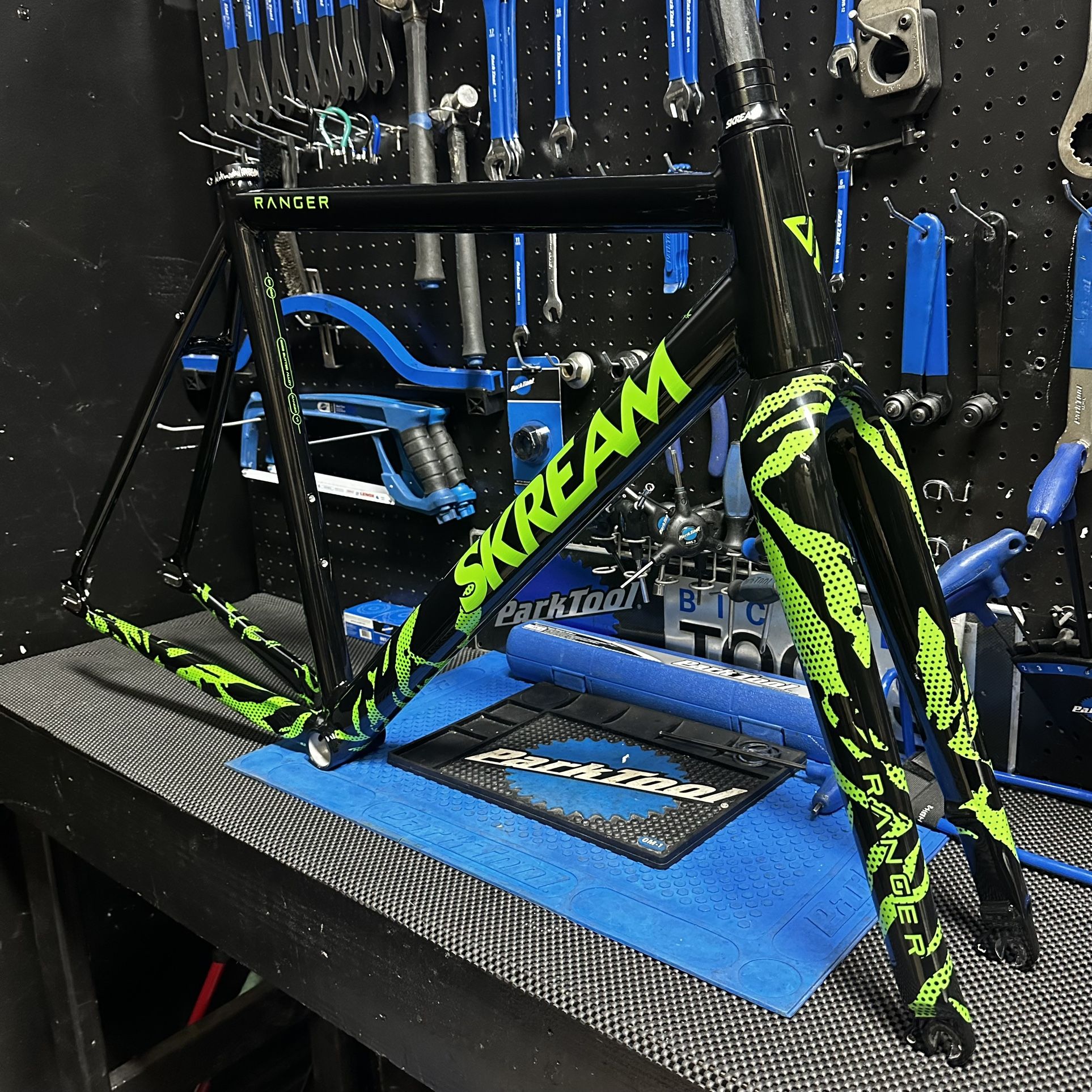 Skream frame cheap