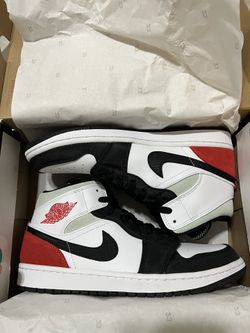 Air Jordan 1 Mid SE “Red Black Toe”