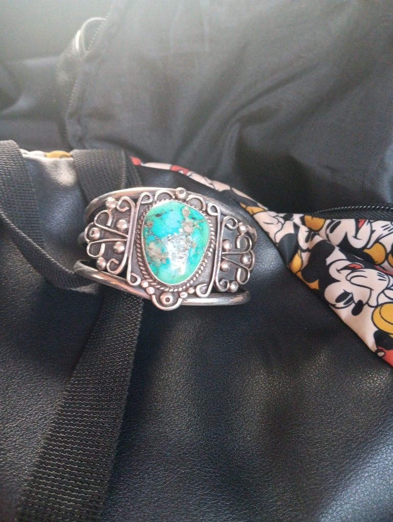 Vintage Silver Turquoise Jandmade Ladies Bracelet