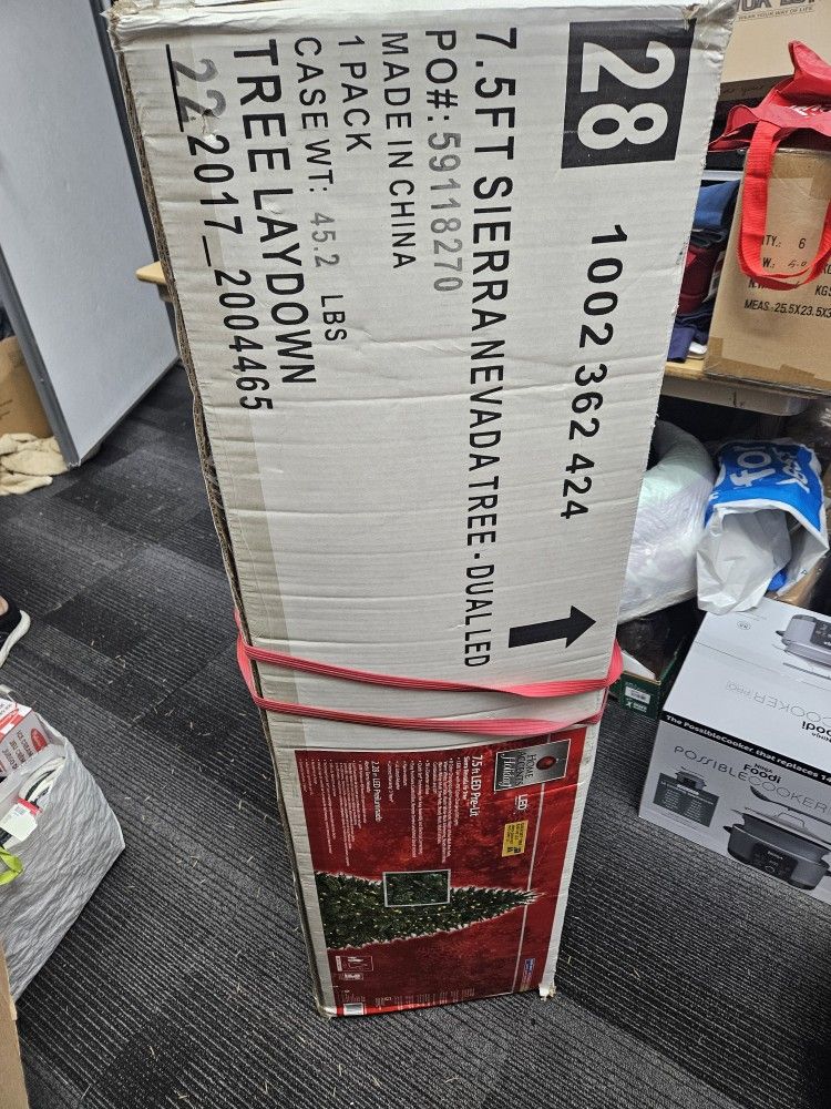 Christmas Tree 7.5 Feet Tall  