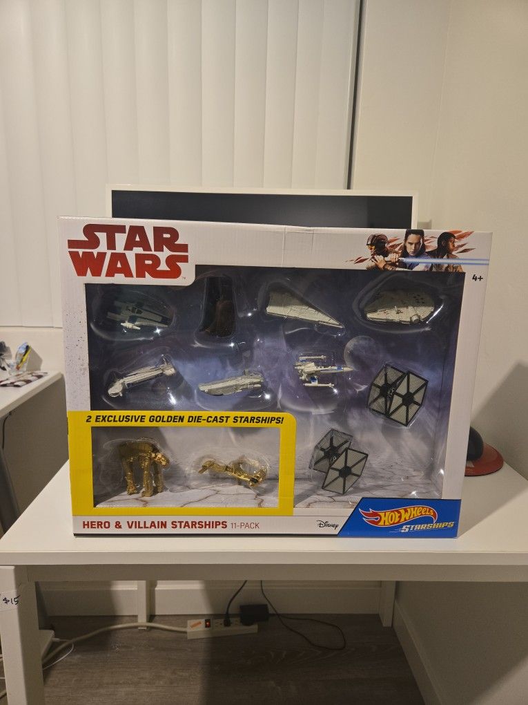 Hot Wheels Star Wars Hero & Villain Starships 11-Pack (2 Exclusive Golden Die-Cast) 