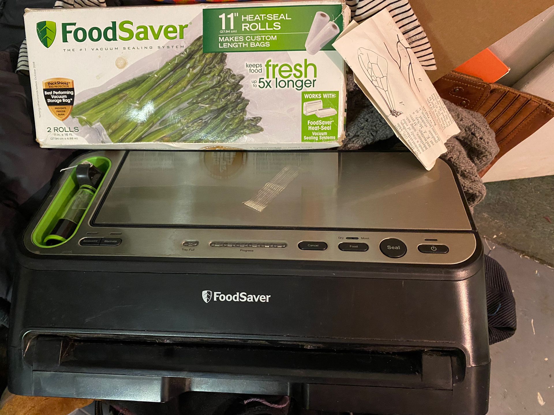 Food Saver - Brand New With Extra Box 