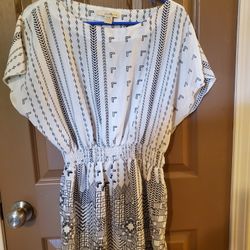 Womans Medium Black & White Top