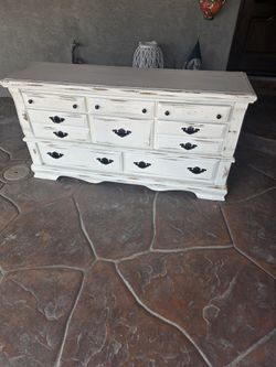 White Distressed 9-Drawer Dresser – Vintage Style