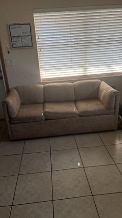 Pull out sofa couch sits 3
