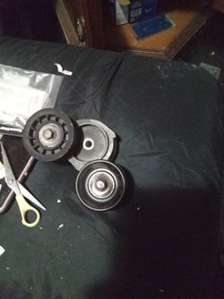 Serpentine belt tensioner