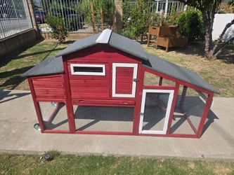 Small Chicken Coop with Run for 2–3 Chickens with Wheels